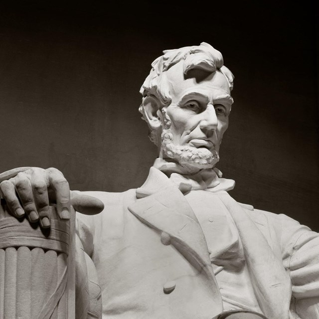 Statue of Abraham Lincoln